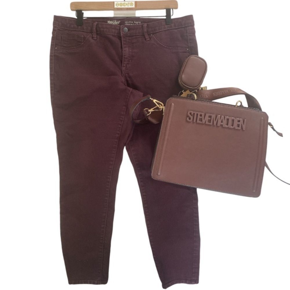 MOSSIMO by Target burgundy denim mid rise jeans // 14